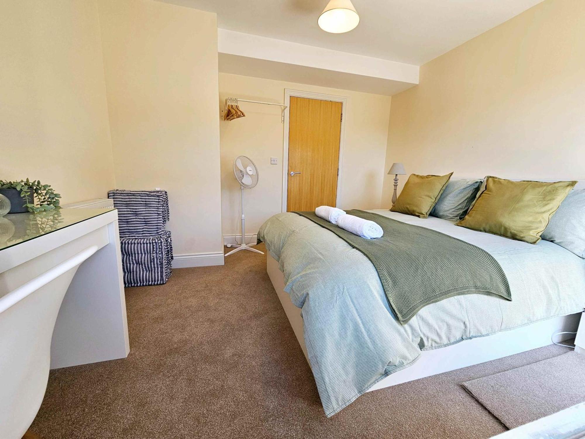 Cityscape Haven: 1 Bedroom Apartment With Terrace And City View Bournemouth Exterior foto